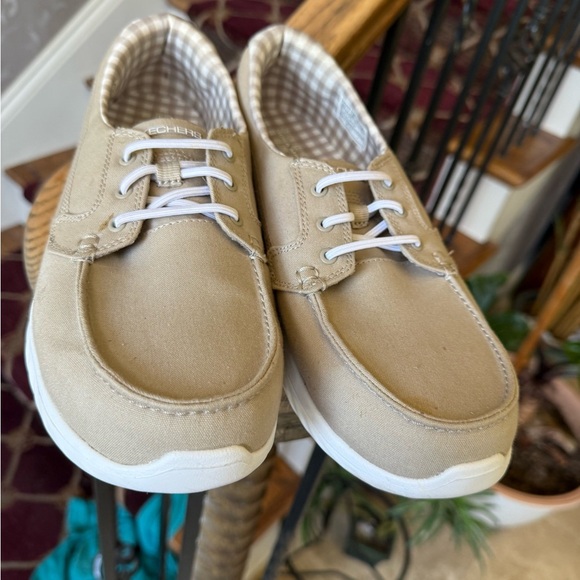 Skechers women’s boat shoe very good condition size 10, beige plush comfort - Picture 3 of 13
